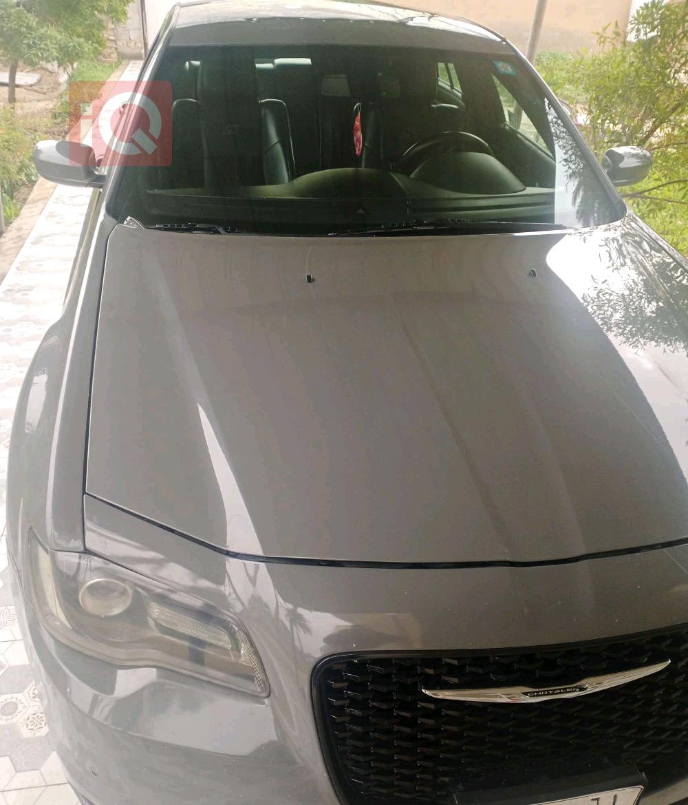 کرایسلەر 300